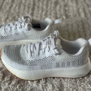 NOBULL women’s drive mesh - white on white